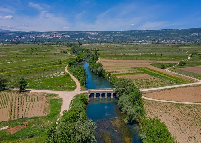 Βίλα Beautiful Miki With Pool In