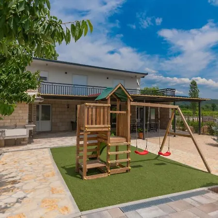 Villa Beautiful Miki With Pool In Makarska