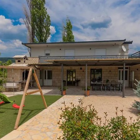 Beautiful Miki With Pool In Villa Makarska