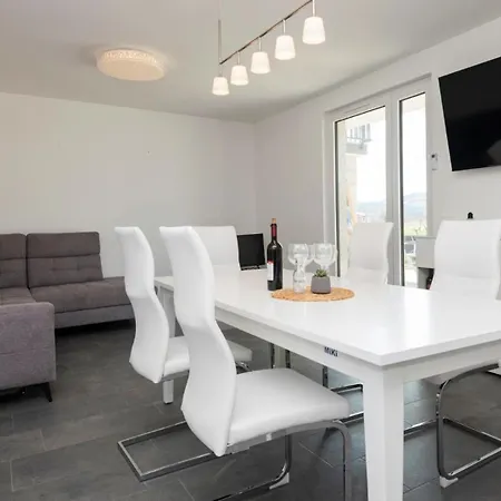 Beautiful Miki With Pool In Вілла