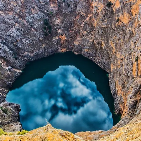 Beautiful Miki With Pool In Villa