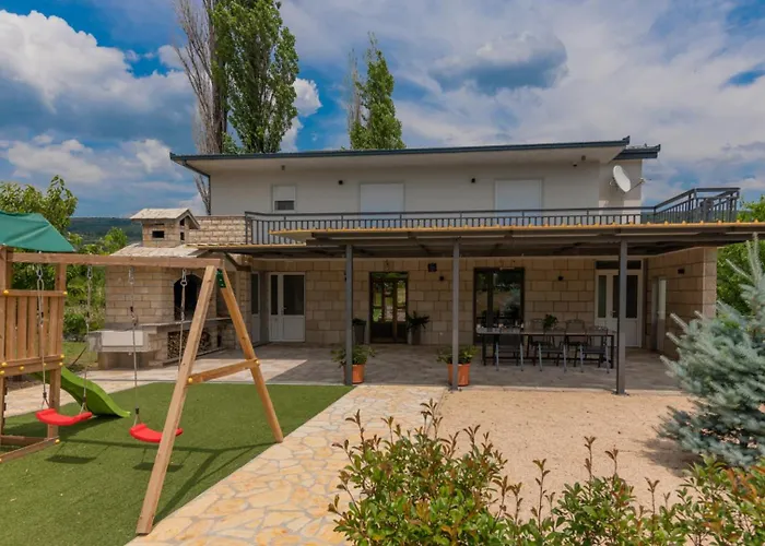 Villa Beautiful Miki With Pool In Makarska