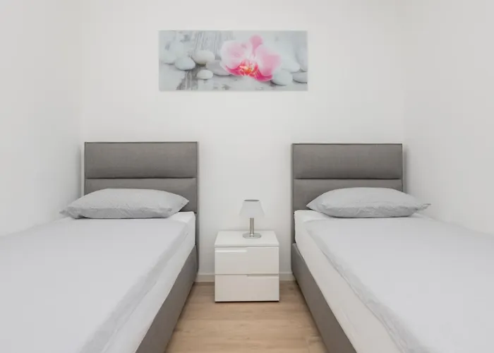 Beautiful Miki With Pool In Вілла Макарська