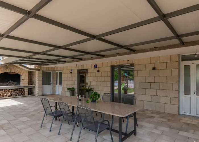 Villa Beautiful Miki With Pool In Makarska