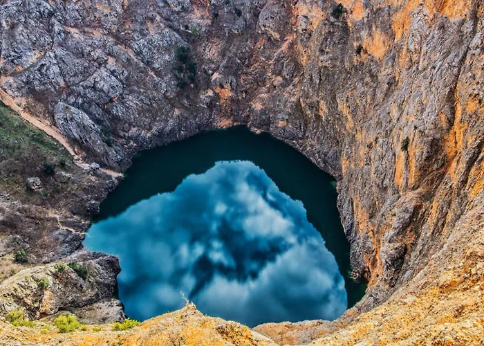 Beautiful Miki With Pool In Villa