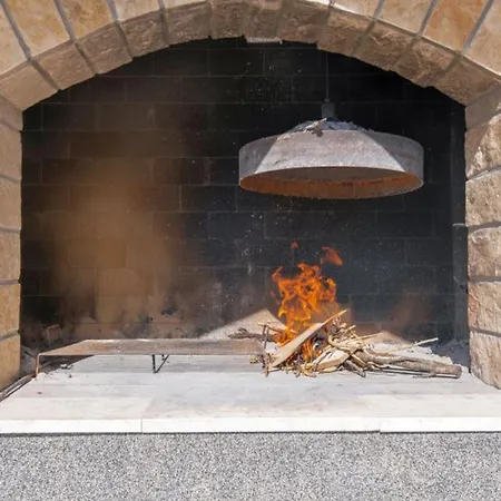 Beautiful Miki With Pool In Makarska