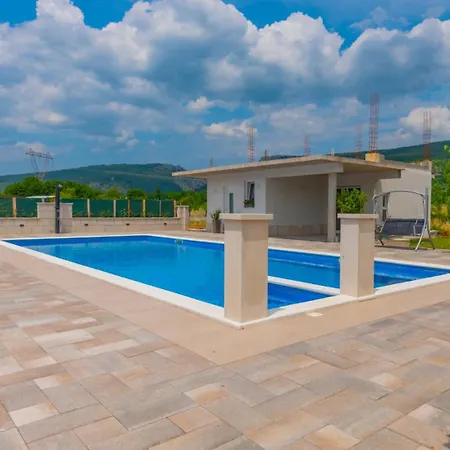 Beautiful Miki With Pool In Villa Makarska